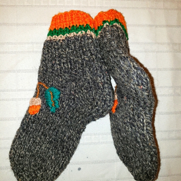 Handmade wool slipper socks - Picture 3 of 4